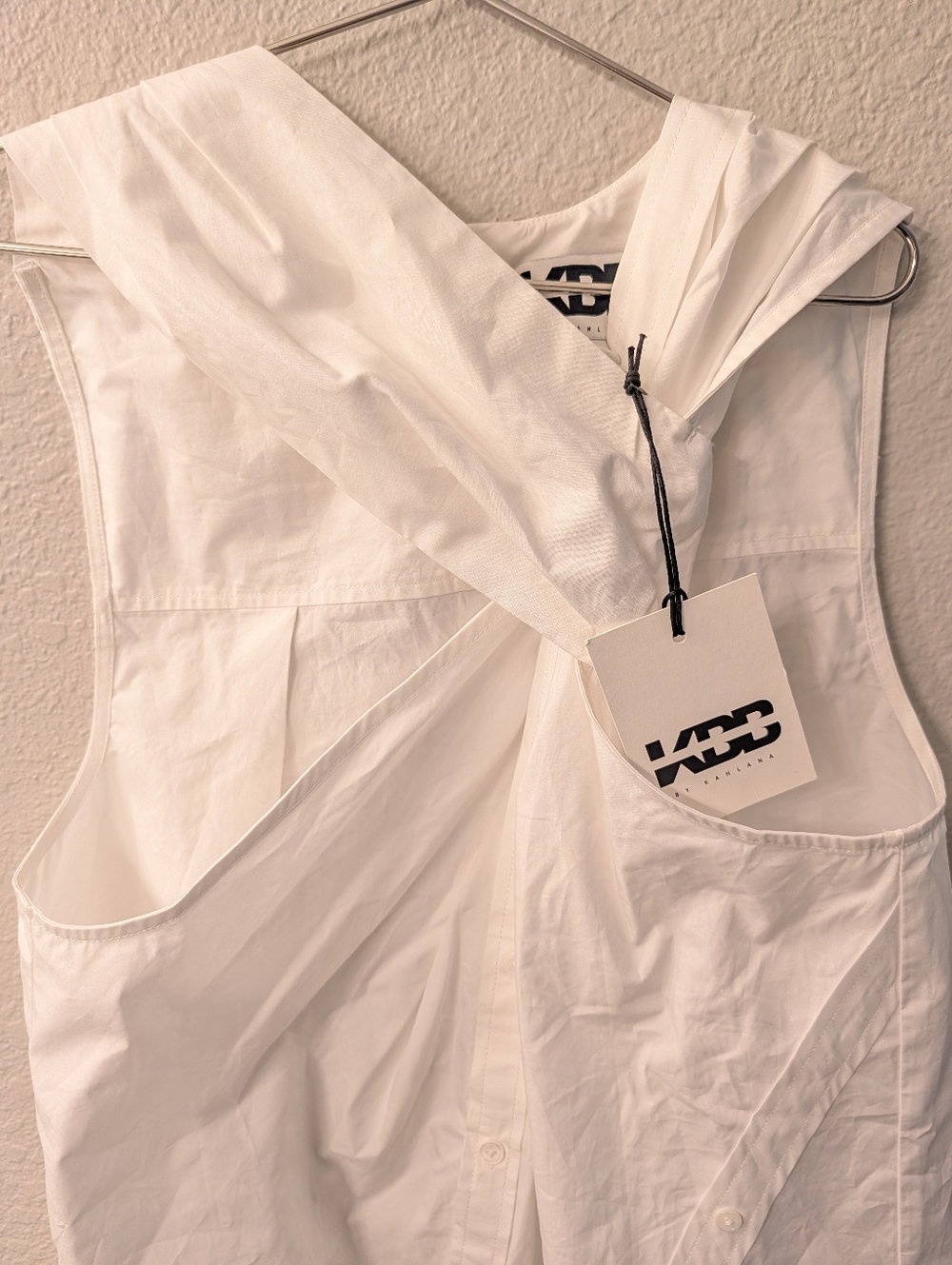 KBB By Khalana Asymmetrical Twist Tank White Size Medium - Picture 3 of 9